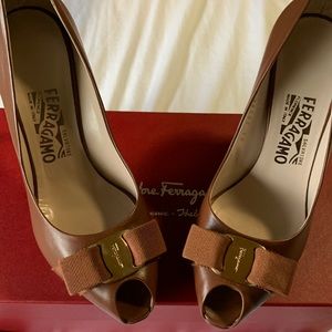 🤎FERRAGAMO GILIA HEELS🤎